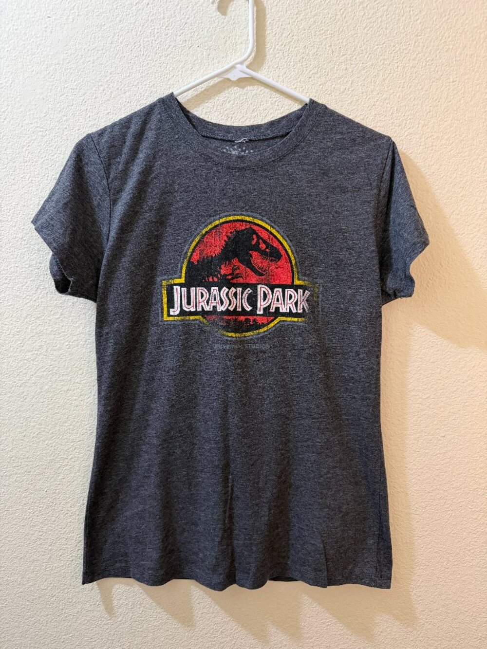 Jurassic Park Graphic Tee Gray Distressed Logo Size XL (Fits M)